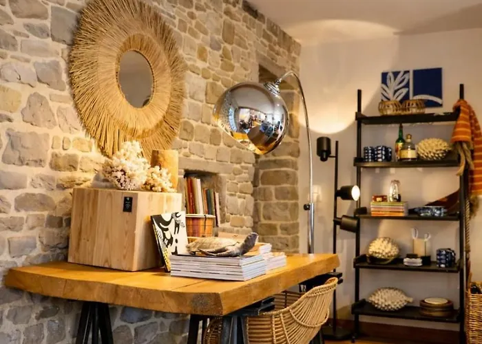 La Huniere * بارنفيل-كارتريت